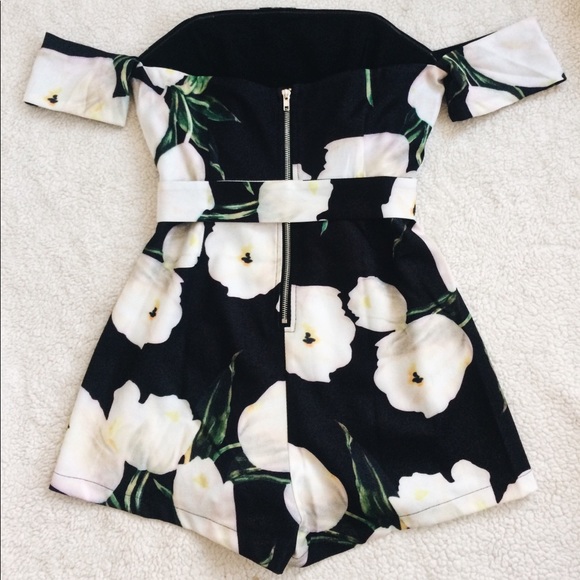 Luxxel Off the Shoulder Floral Romper - Picture 2 of 4